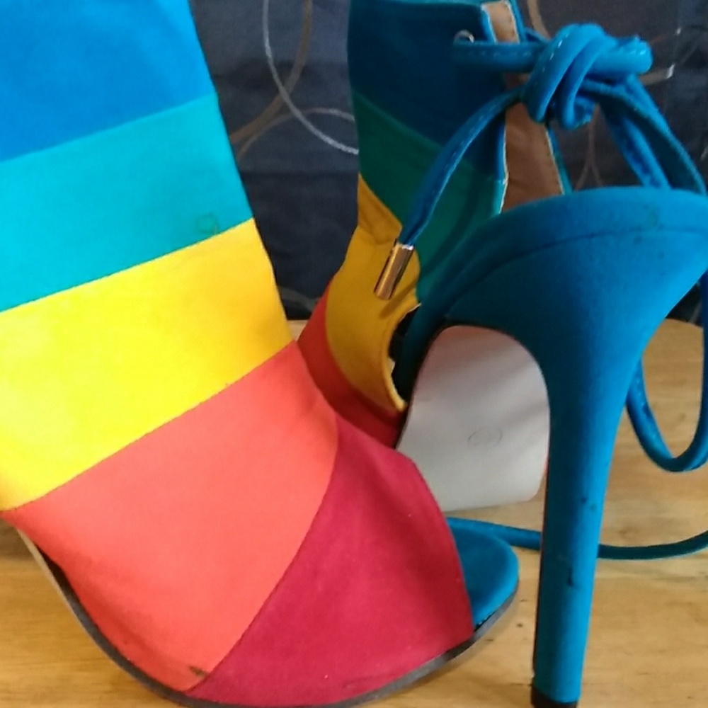 Heels - Picture 3 of 3